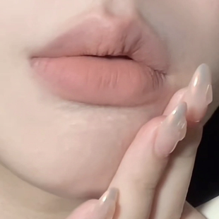 akf唇泥m22裸色系燕麥奶茶杏色淺唇打底粉棕色偽素顏霧面啞光口紅