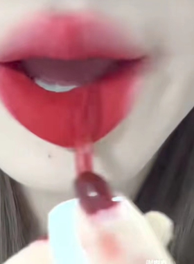 涂上真的白到发光~akf唇泥m19树莓奶泡正红色山楂红草莓红口红