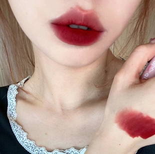 泰显白辣！浓郁复古血浆红akf唇泥m15浆果车厘子色口红哑光唇釉