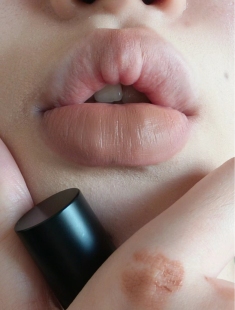 轻欧美感裸色系!hyntoor黑兔不沾杯唇泥01白茶裸棕哑光口红唇釉