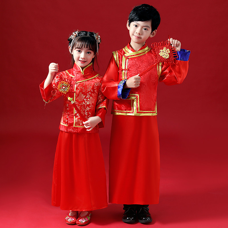 红色拜年女童男童秀禾服唐装风冬图片