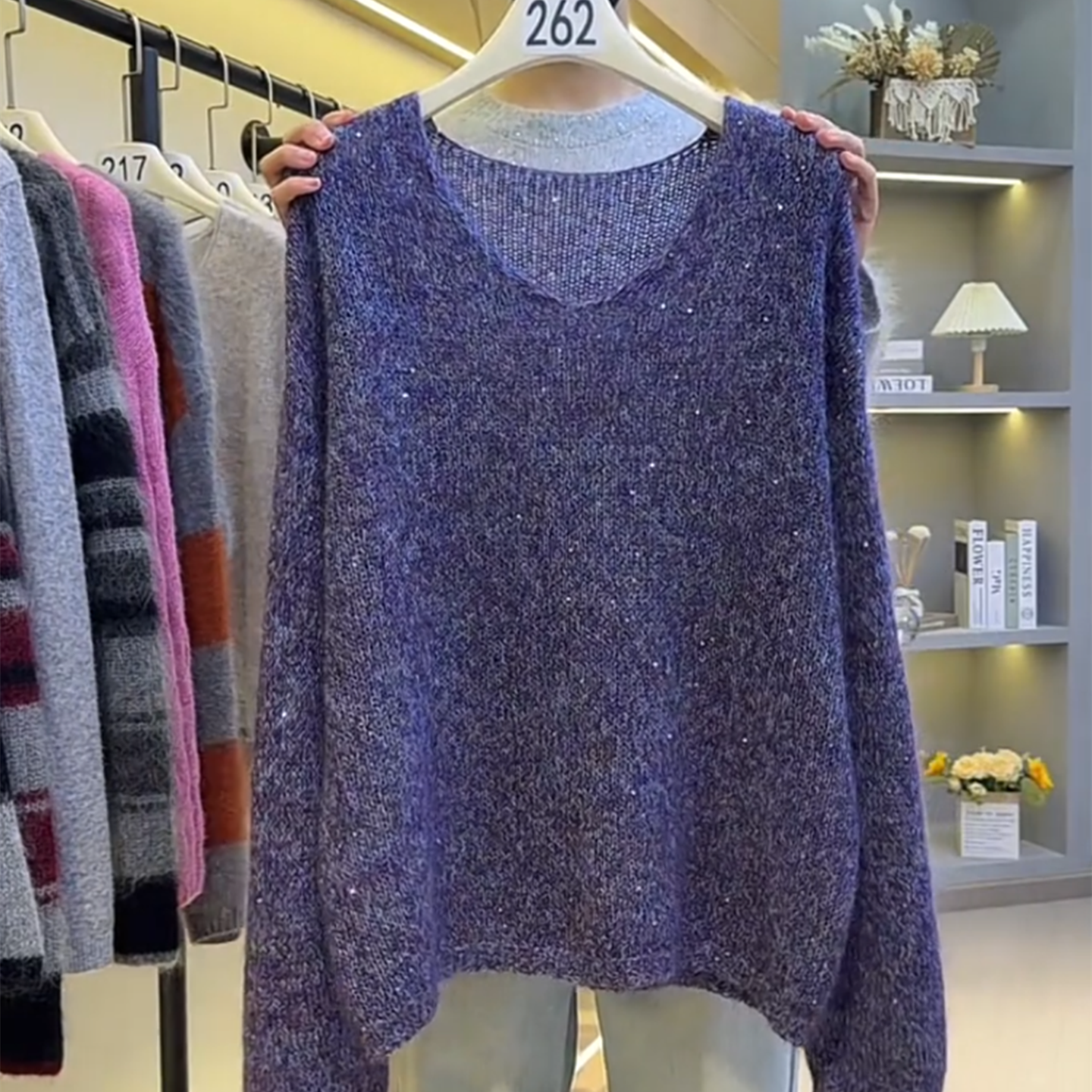 时尚V领百搭宽松显瘦软糯针织衫