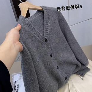 高端V领气质欧洲站浣熊绒开衫毛衣女2024秋冬别致休闲长袖上衣潮