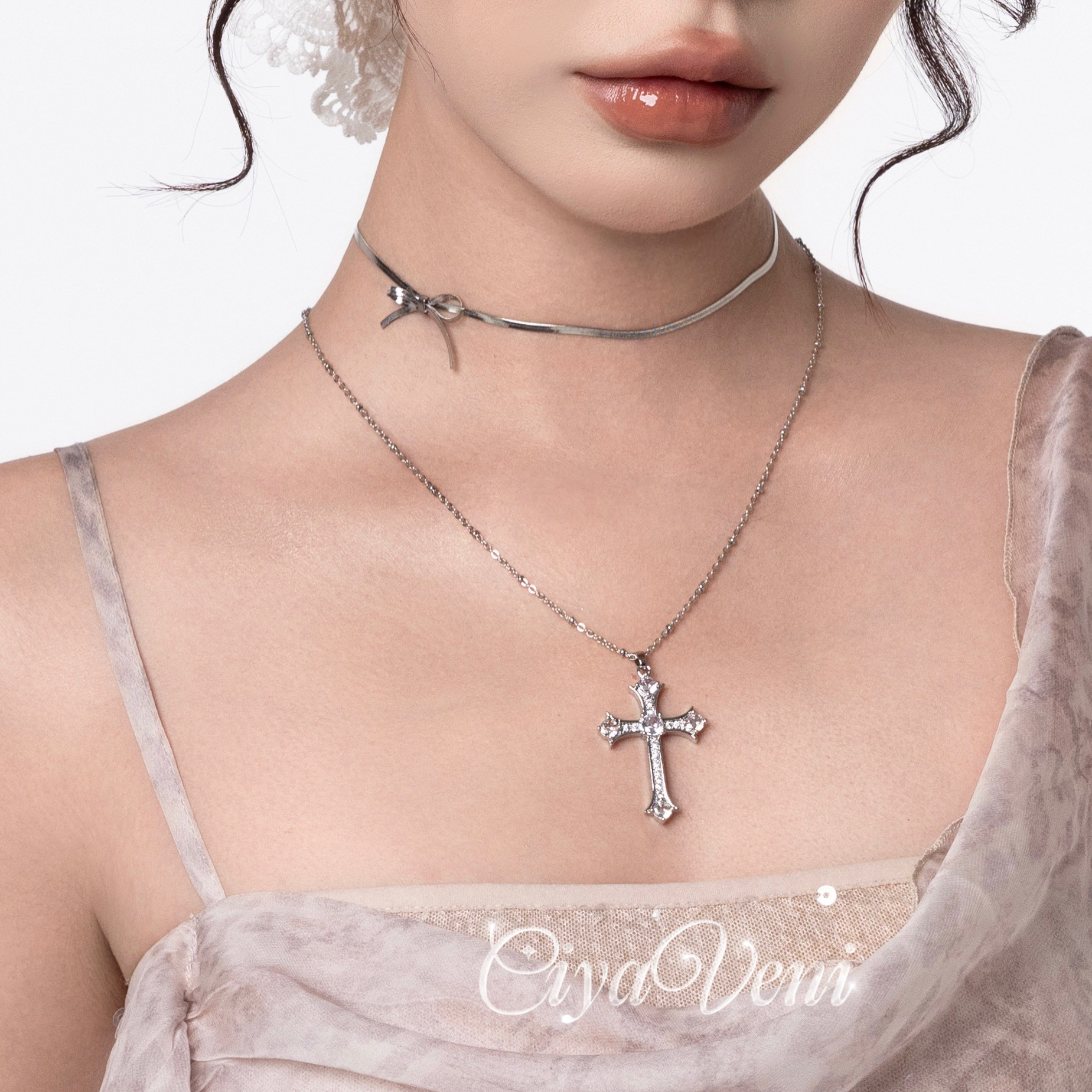CIYAVENI镶钻银色十字架轻奢项链