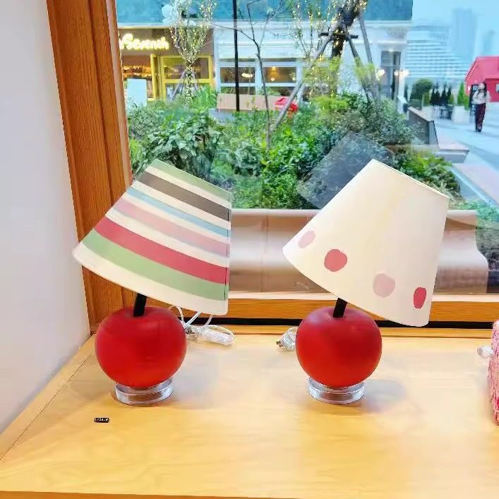 Tagi.《歪歪头苹果》可爱创意台灯客厅卧室床头玄关灯氛围小夜灯