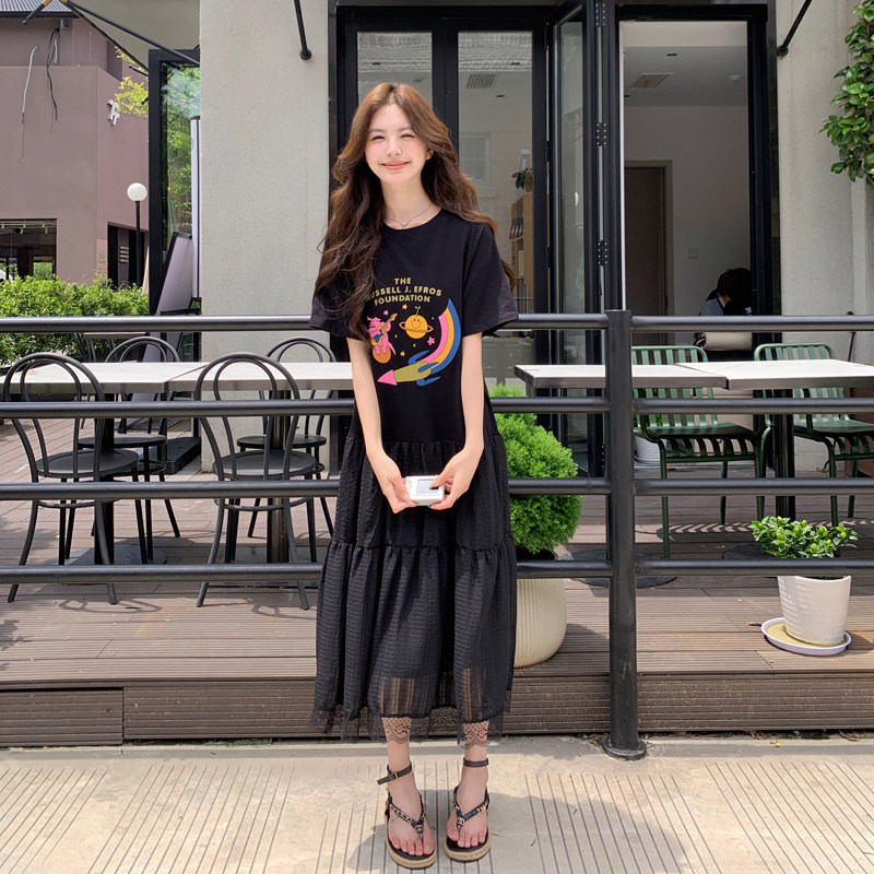 时髦炸街设计感印花连衣裙女夏2025新款蕾丝拼接假两件黑色T恤裙,女装连衣裙,2C111