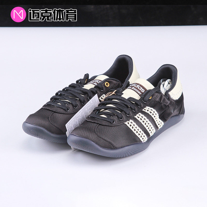 Adidas联名款低帮薄底休闲鞋