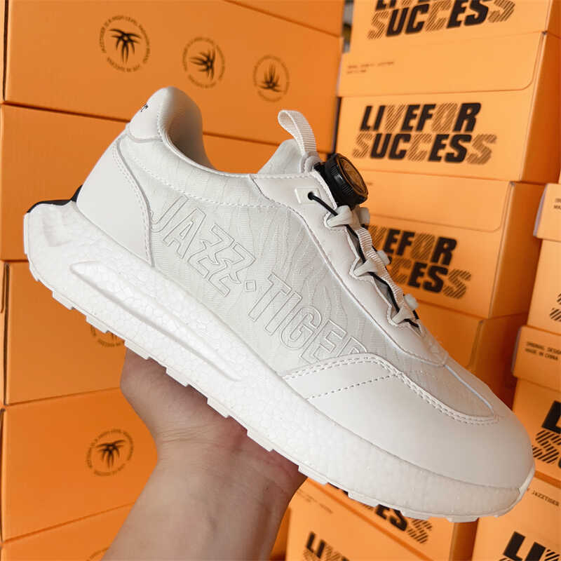 纽扣设计便捷穿脱跑鞋爆米花底