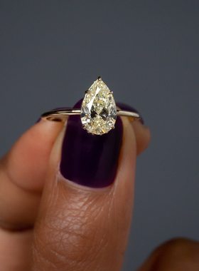 黄色梨形高级莫桑主戒指K金高端设计女戒极细手工闪耀婚戒订婚戒