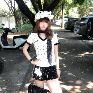 撞色 显瘦拼接短款 文文不乖原创辣妹风满印星星V领短袖 T恤女修身