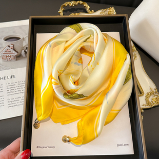 磁吸扣三角小方巾丝巾女嫩黄鹅黄色春秋夏季护颈饰围脖子薄围巾70