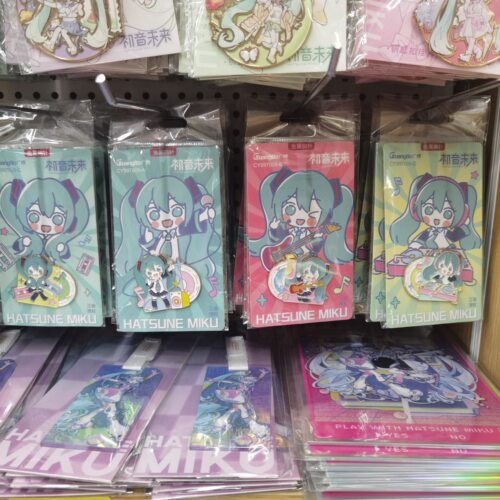 【正版国谷】广博授权初音未来甜趣萌音系列金属胸针挂件书包装饰