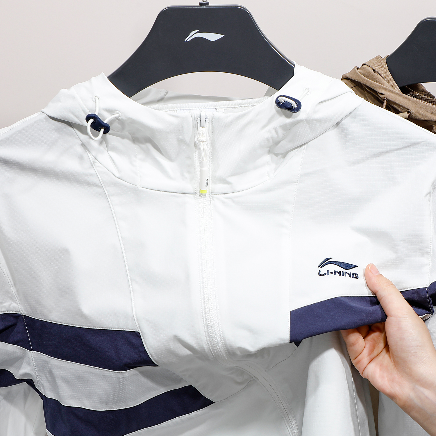 李宁风衣男款2025秋季新款透气运动防晒宽松连帽外套上衣AFDV701