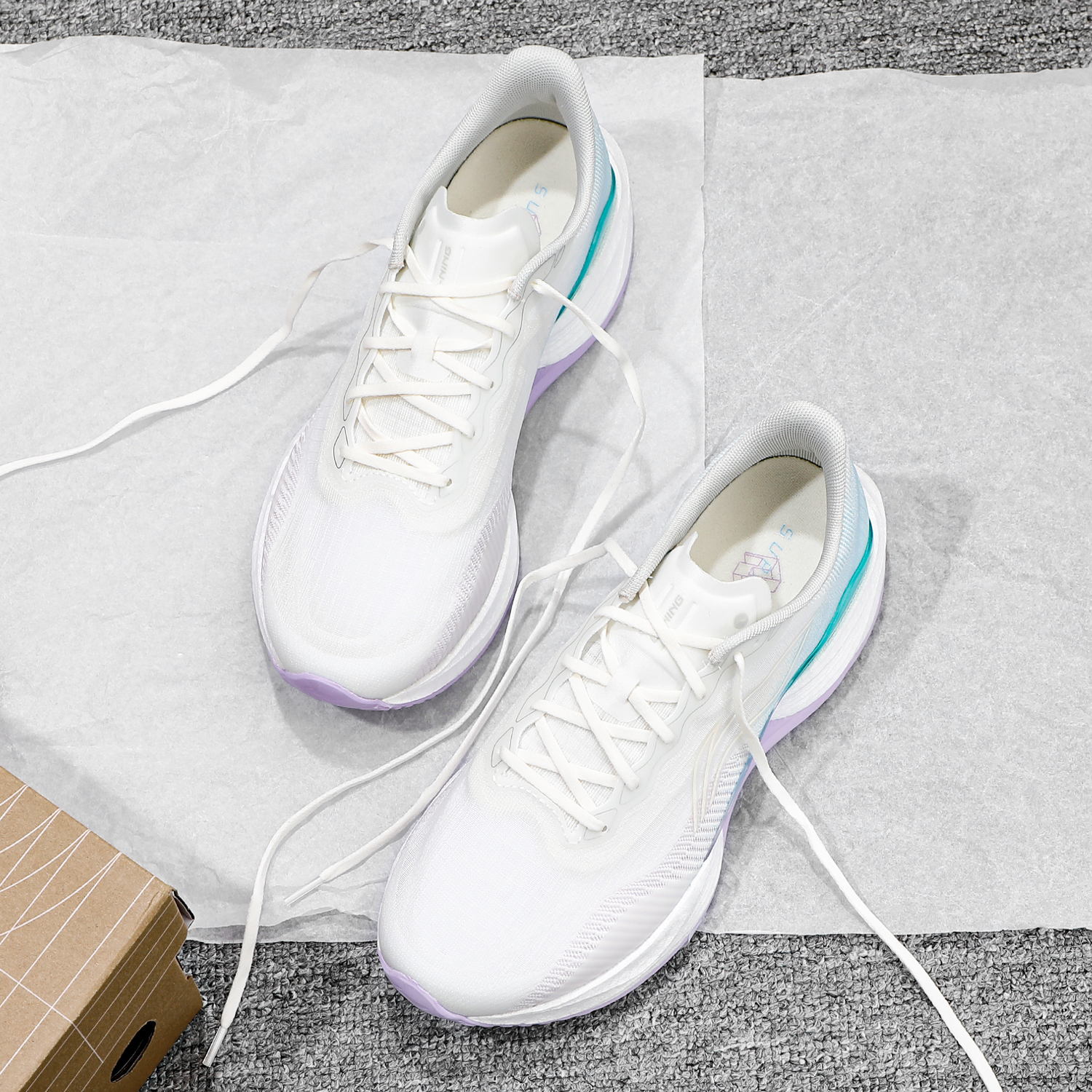 李宁跑步鞋女2025夏季轻便透气网面跑步训练运动休闲跑鞋ARBV002