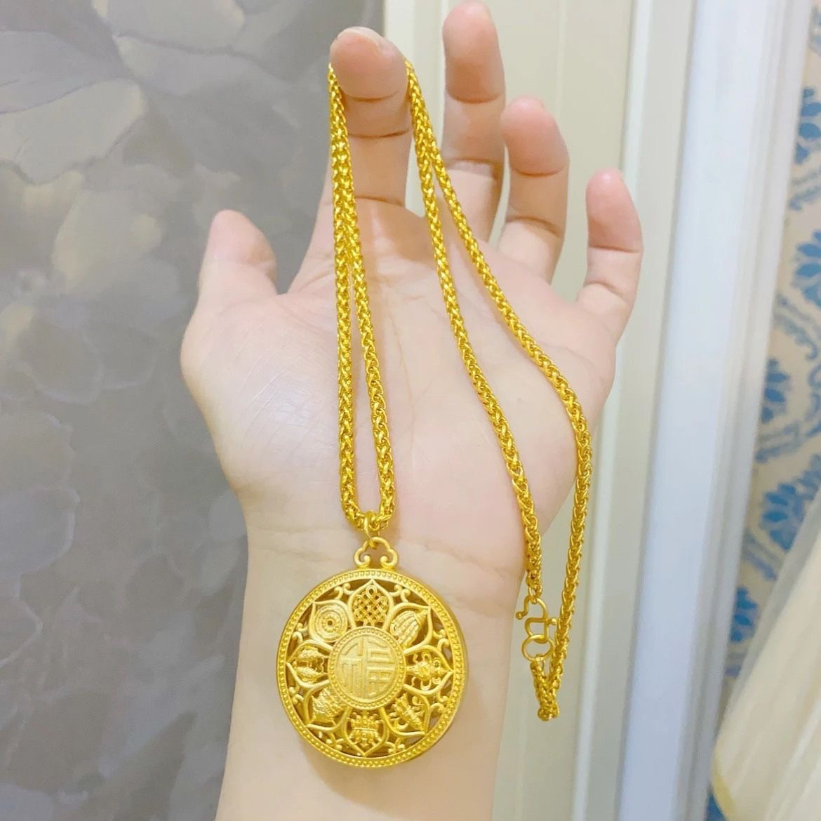 M扣肖邦链八宝罗盘吊坠项链女款2024新款轻奢小众锁骨链条配饰品