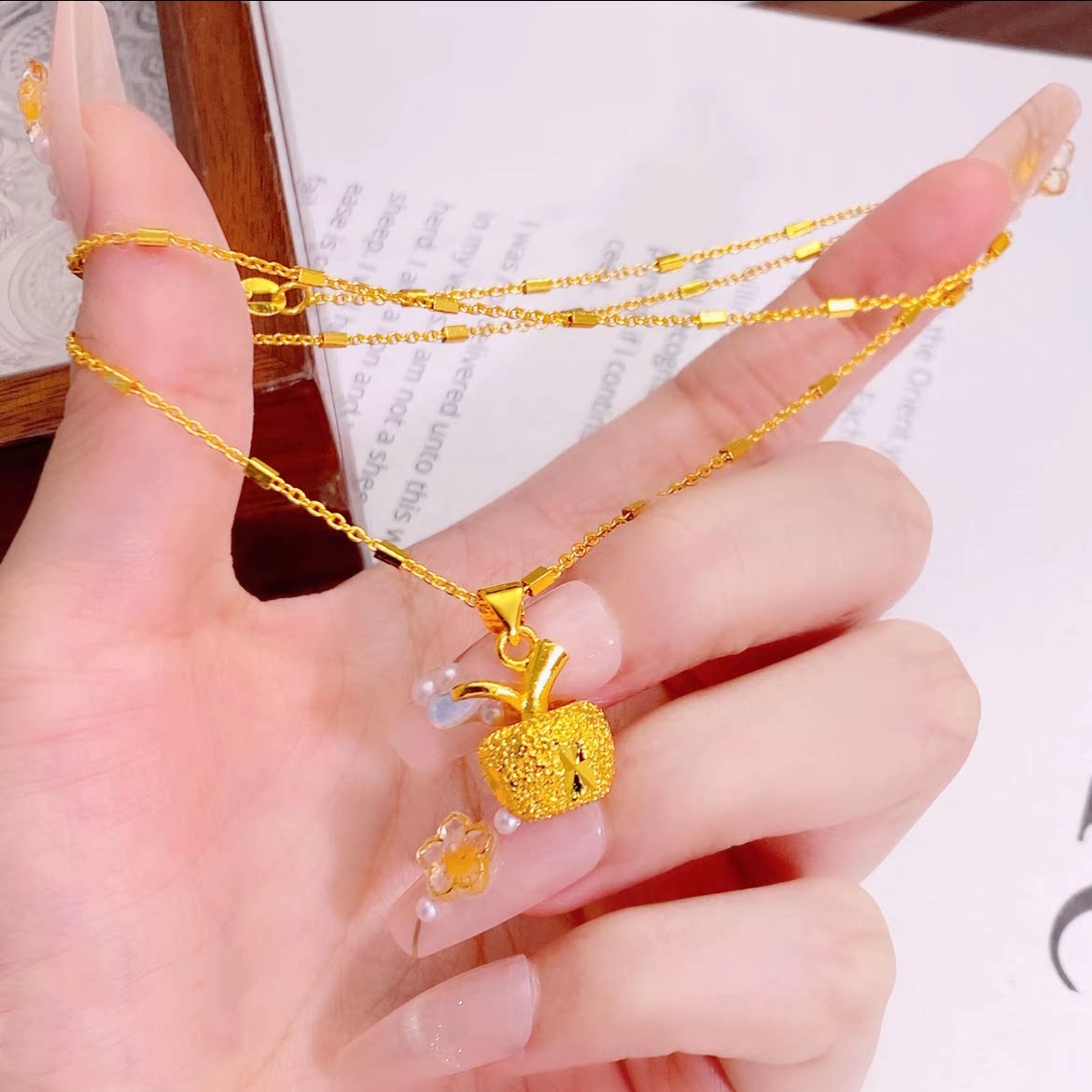 爆款小红书款苹果吊坠女镀金时尚简约项链圣诞节礼物