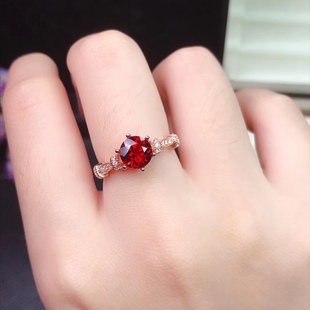 天然莫桑比克石榴石戒指女戒子s925纯银时尚奢华鸽血红宝石色新款