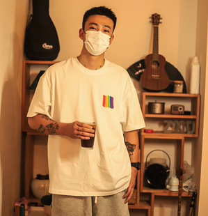 AUGUST早日退休款 T恤青春流行宽松圆领舒适百搭 彩虹印花短袖