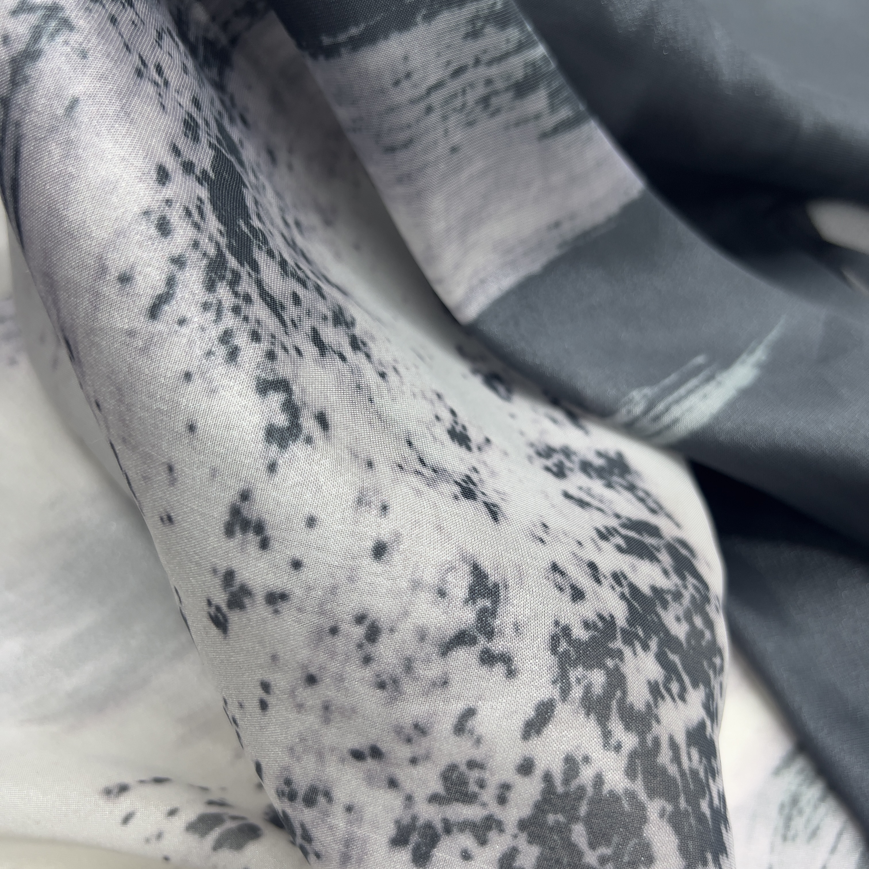 亮丝雪纺印花布料渐变水墨黑白晕染透春夏衬衫连衣裙服装手工面料