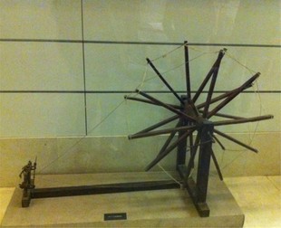 手摇老纺车老物件民俗老农具怀旧老纺线车影视道具纺车织布机怀旧