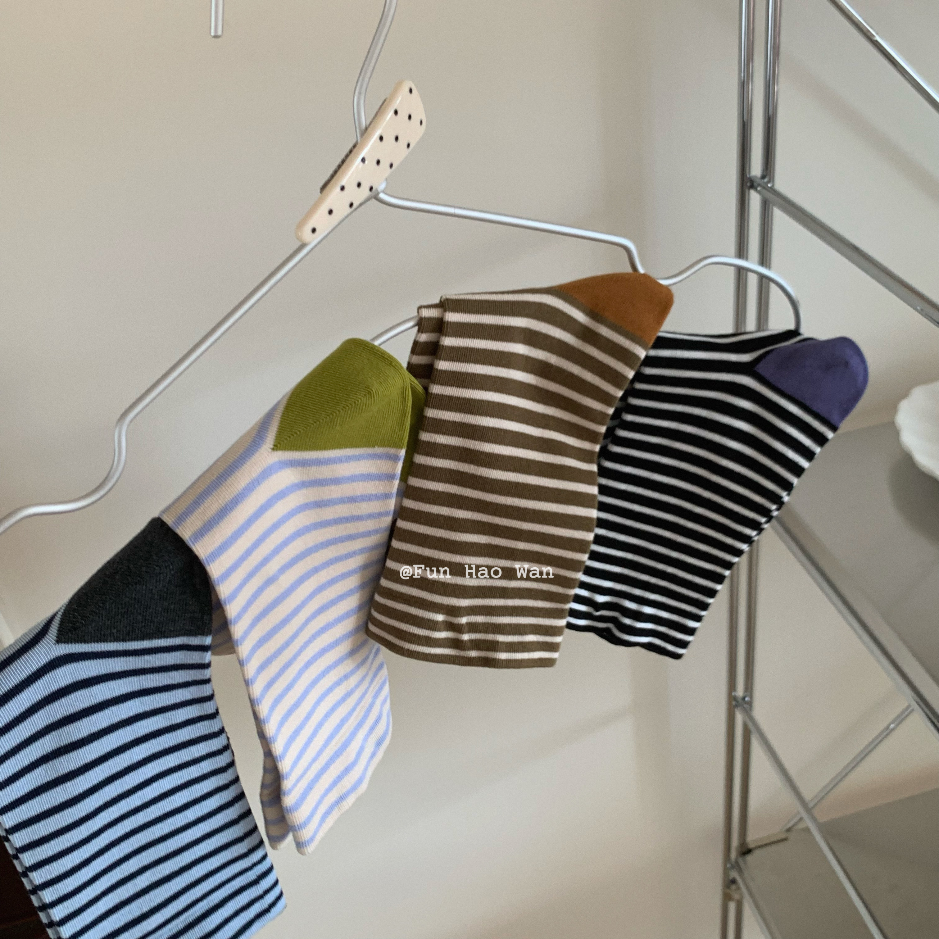 盐系生活～无骨袜头 穿不厌条纹袜中筒 好适合秋冬的配色 女棉袜