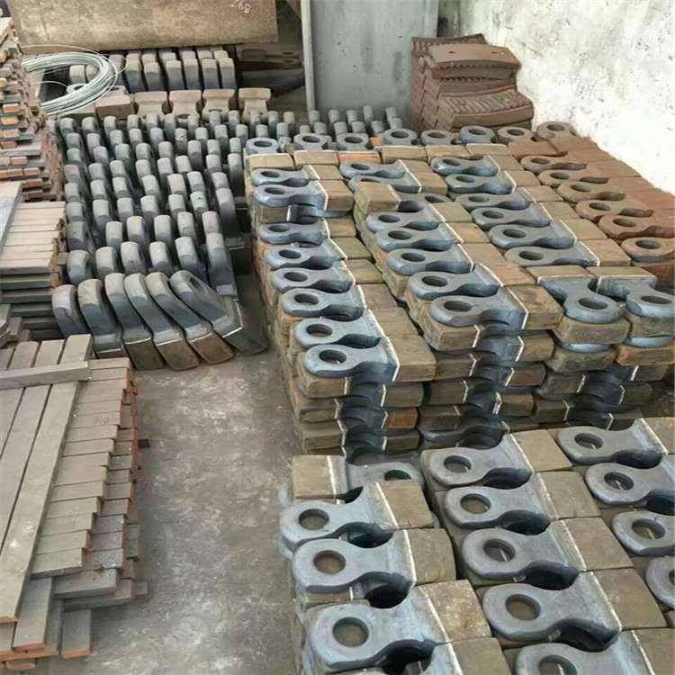 现货供应破碎机锤头锻打细碎机高烙锤头篦条箱式破碎机锤头筛网