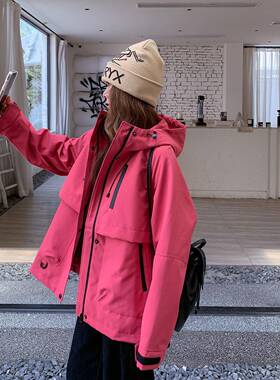 红色连计帽冲锋衣外套2B154-WT女秋新款设感户外宽季松休闲夹克上