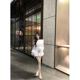 kumikumi时尚套装白色斜肩长袖衬衣女冬季高腰半身裙蓬蓬裙两件套