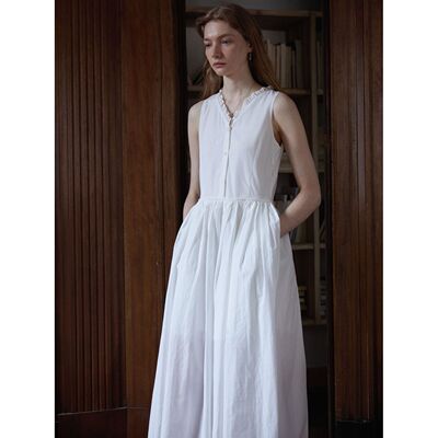 “一见倾心”木耳边领无袖v领背心连衣裙夏季新款气质通勤中长裙