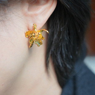 耳边铛133鸢尾花朵金色耳钉女简约气质时尚复古设计感小众ins耳夹