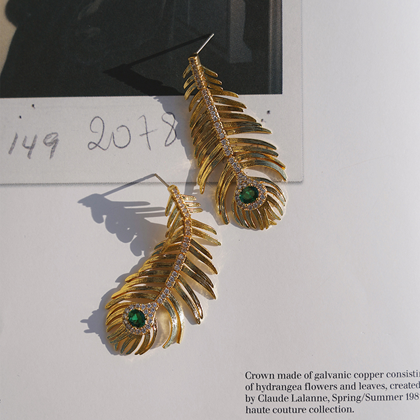 耳边铛357羽毛绿宝石欧美长款夸张轻奢耳环女金色设计高级感耳饰