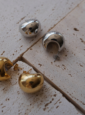 耳边铛207钛钢金属空心月牙耳环C形复古耳钉高级感气质金球耳饰女