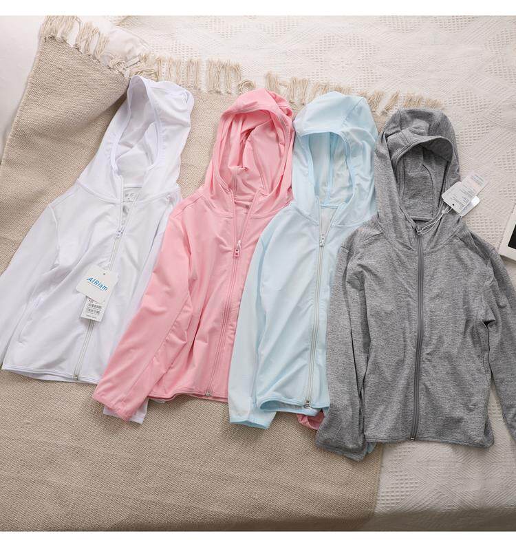 또는 아동용 자외선 차단 재킷과 여름용 얇은 후드 재킷을 피팅룸에서 몇 초 만에 직접 제작할 수도 있습니다