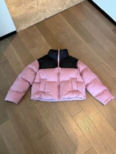 超美玫粉色泡芙羽绒服~时髦短款立领宽松白鸭绒羽绒服外套面包服