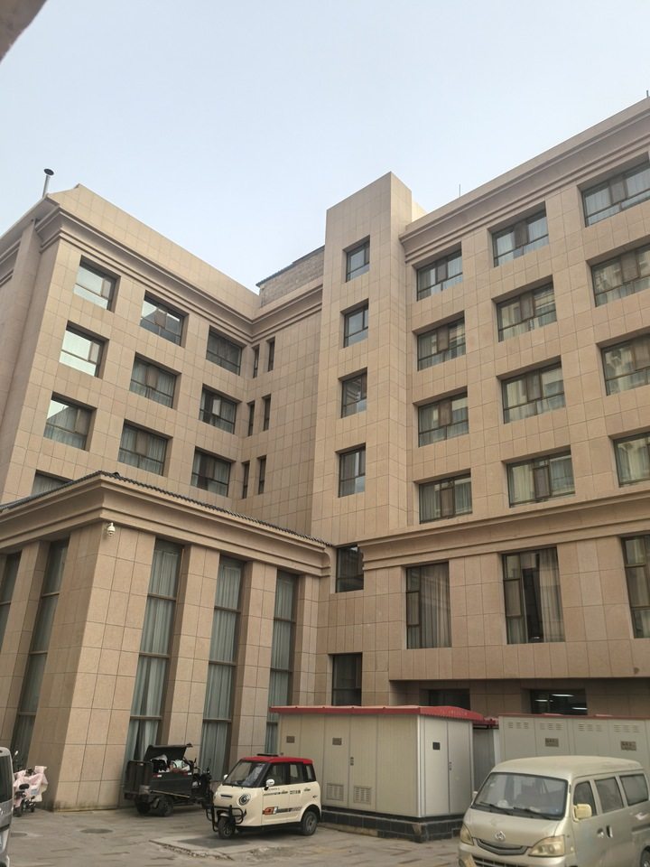 1月18日酒泉酒店建筑物、地上附着物、配套设施设备、装潢设施及物品等网络拍卖公告