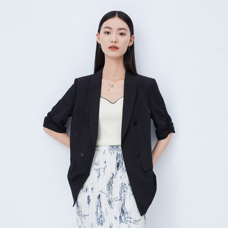迪赛尼斯抗皱西服2023夏季新款宽松轻薄质感米色中袖西装外套女使用感如何?