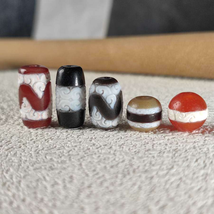 天然玛瑙虎牙天珠风化包浆一线药师雕刻云纹珠桶珠文玩配饰串珠