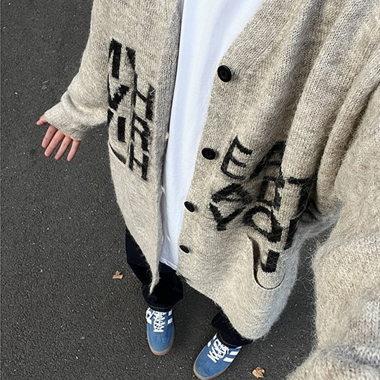 韩系复古字母印花v领毛衣开衫