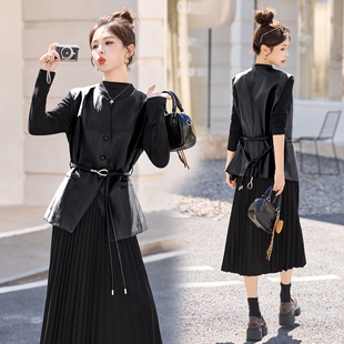 轻奢百褶裙连衣裙女套装2025春秋皮衣马甲时尚洋气减龄气质两件套