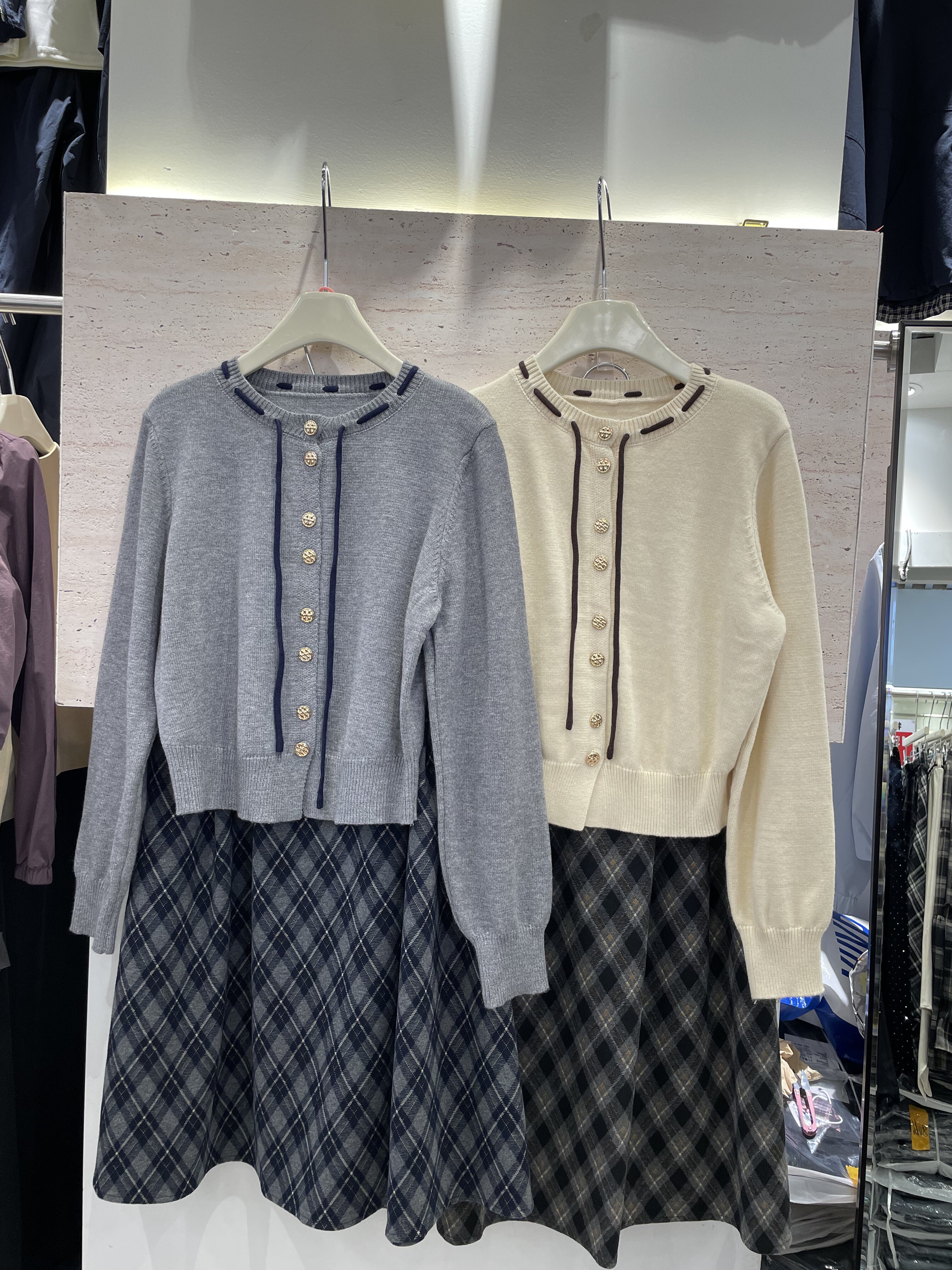 鑫风尚7137秋韩系学院风针织开衫格子半身裙子两件套女高级感套装