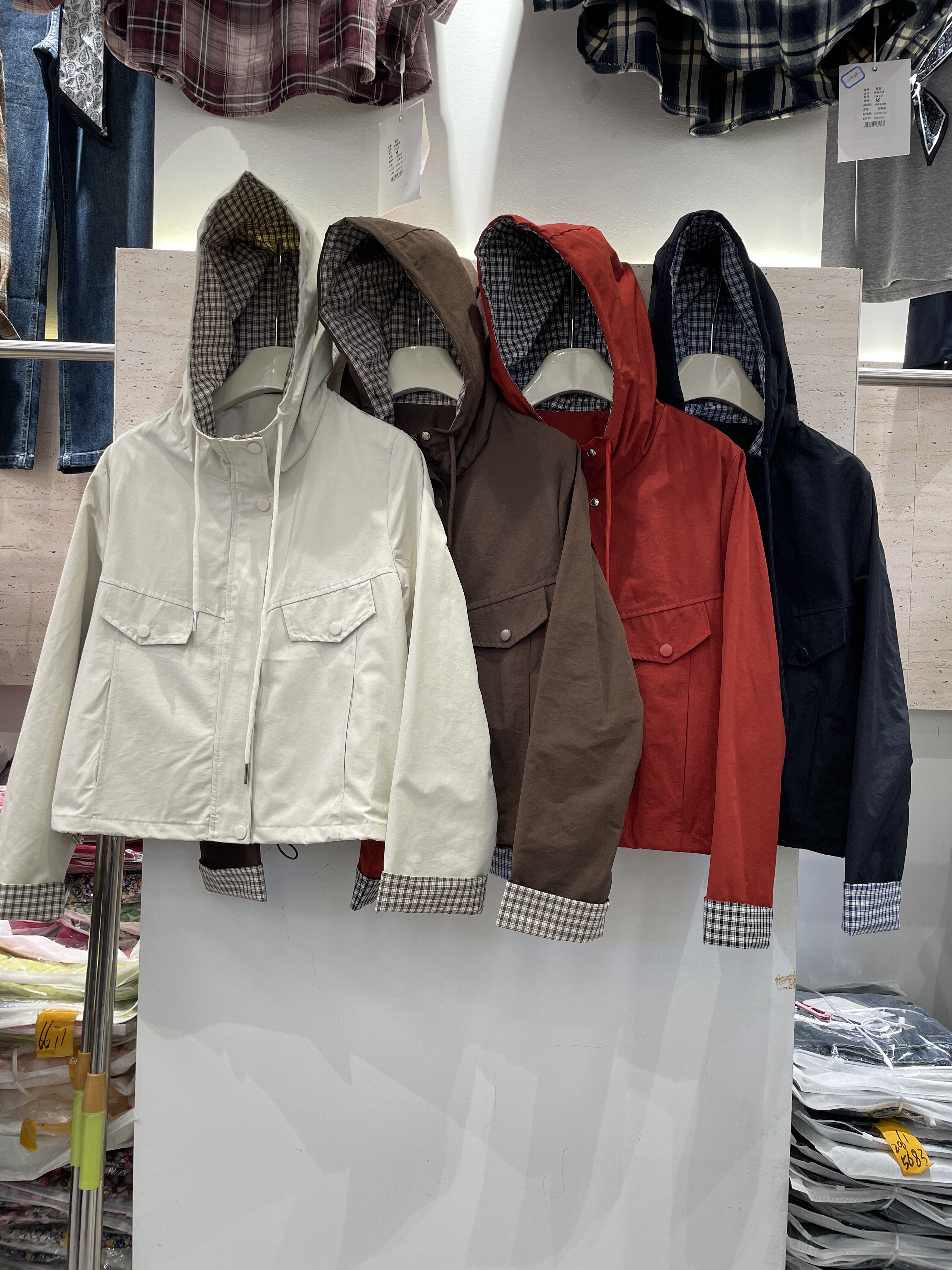 鑫天心2591秋季小个子格纹白色拼接短款外套女百搭休闲连帽上衣潮