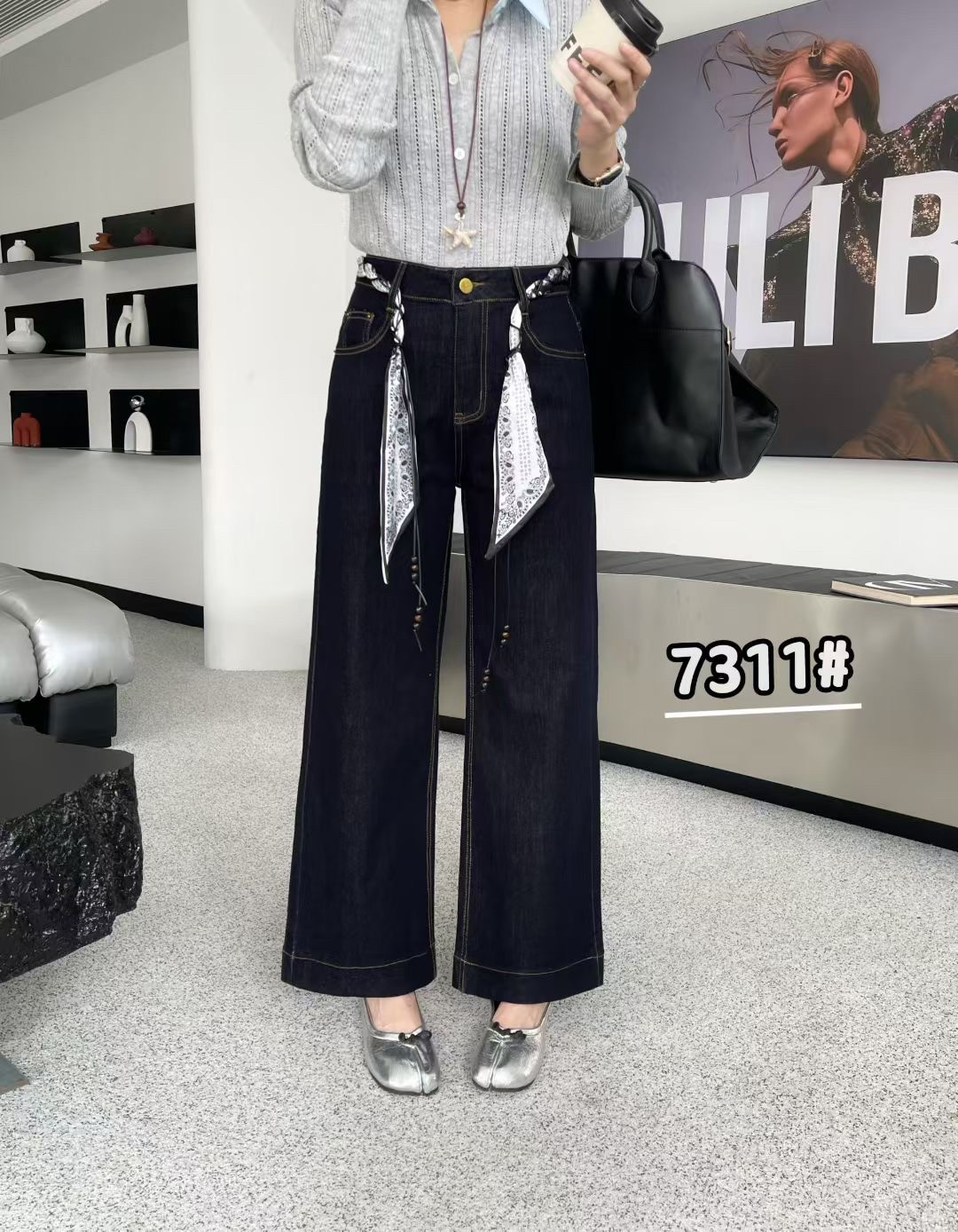 梦佳瑶7311秋季复古直筒牛仔裤女2025欧货新配丝巾腰带九分阔腿裤