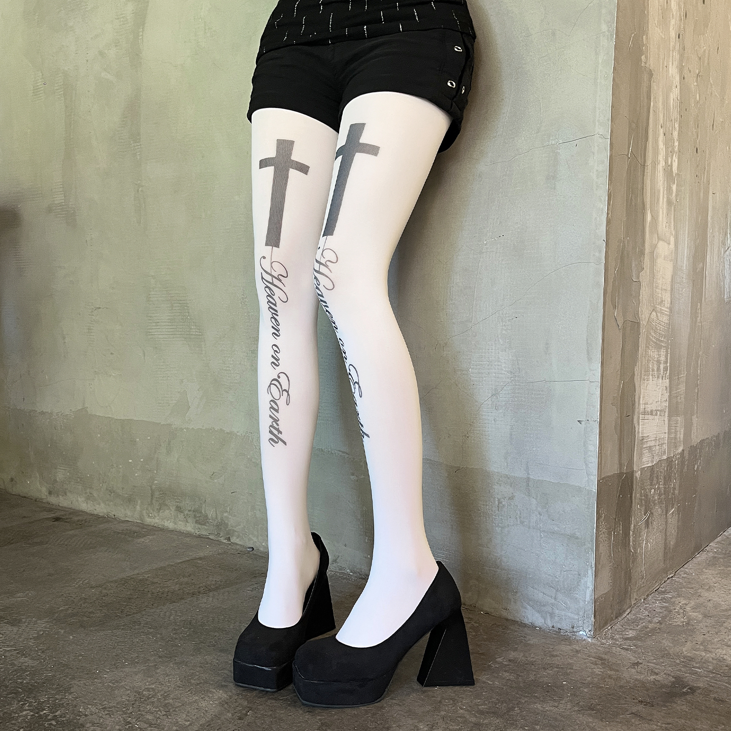 小众风辣妹薄款字母印花白色丝袜