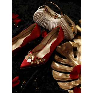 原创金色花朵尖头细跟高跟鞋 云想衣裳花想容 秀禾红色婚鞋 椿