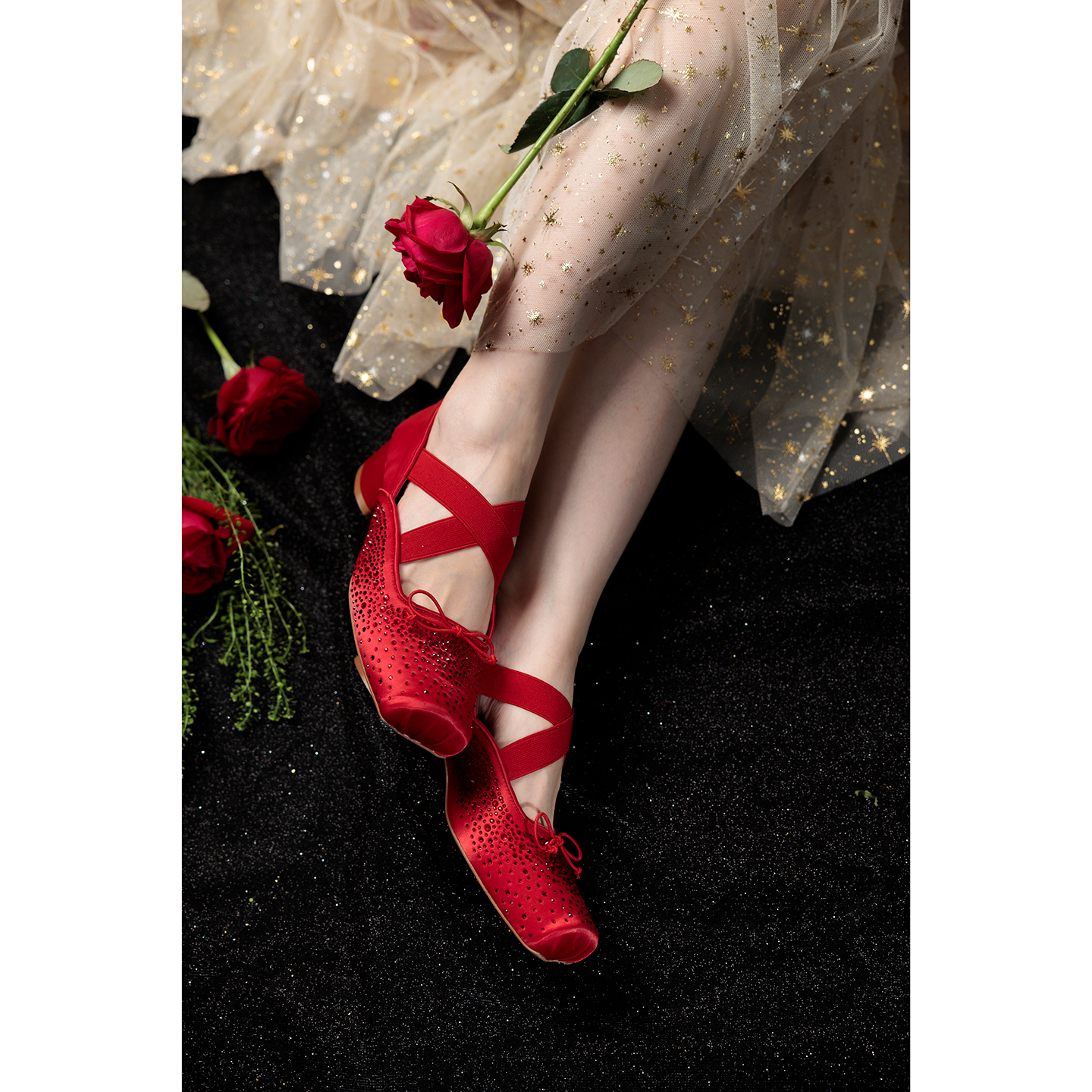 方头水钻芭蕾鞋粗跟红婚鞋成人礼