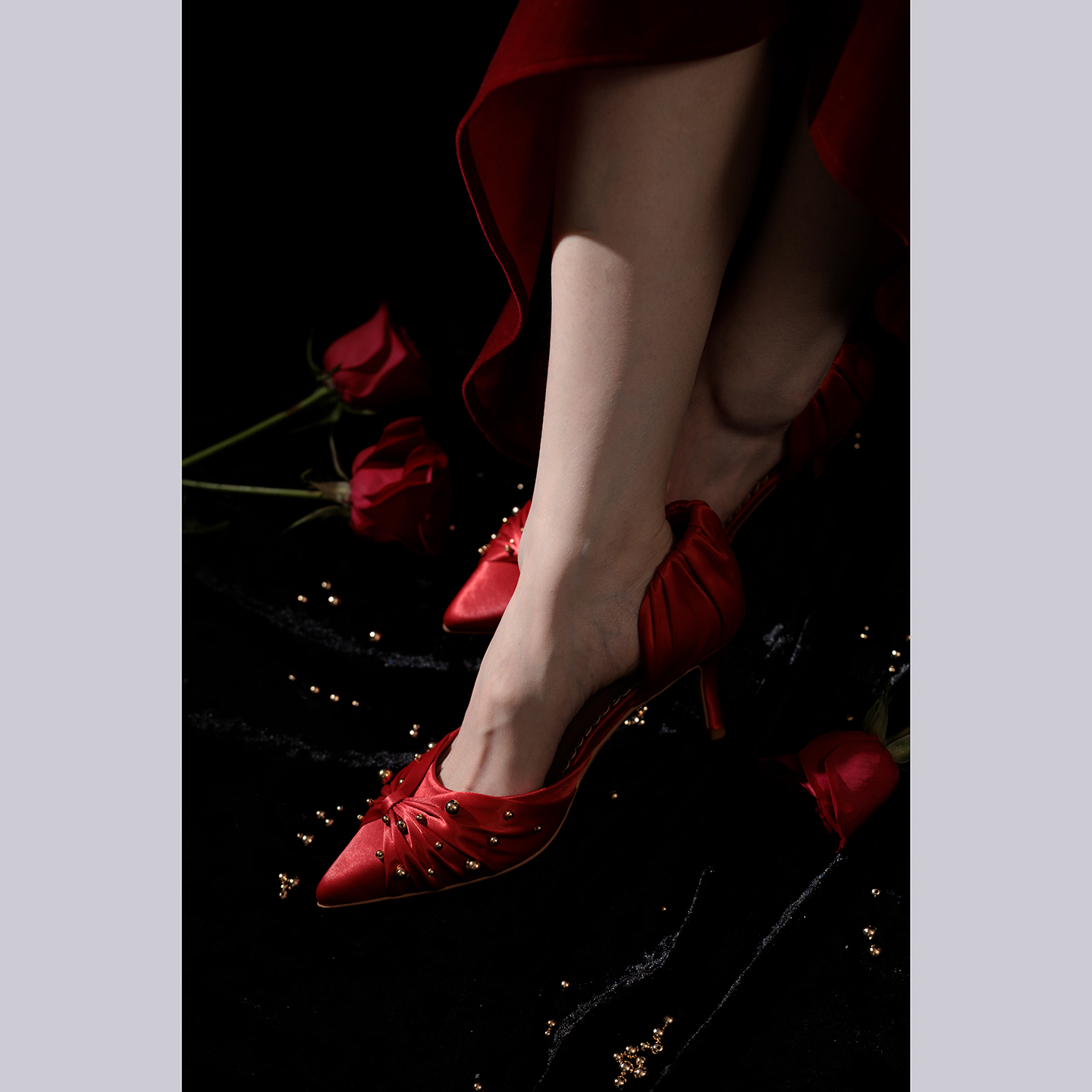 椿原创褶皱金珠红色婚鞋秀禾敬酒