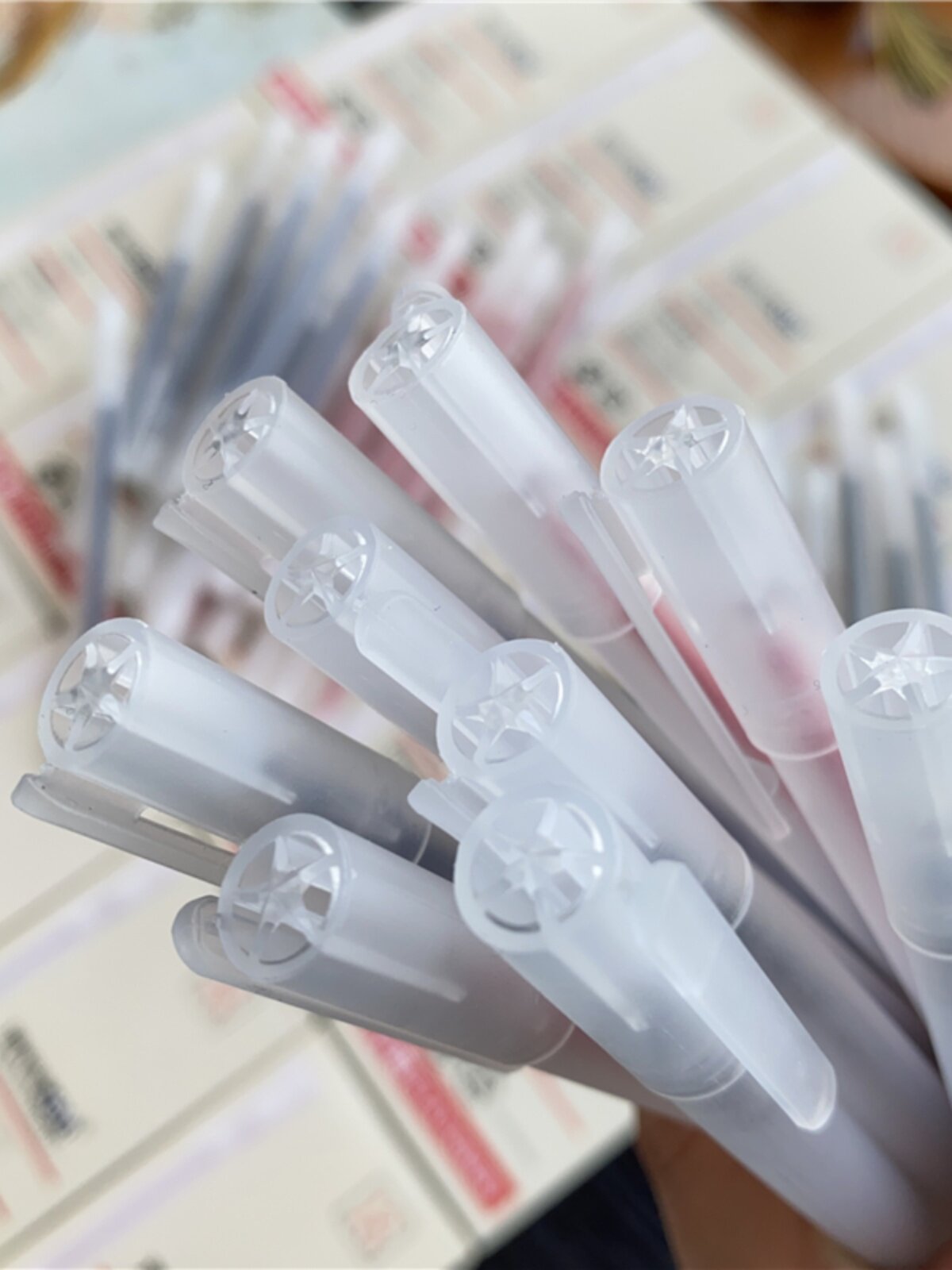 유창하지 않으면 돈이 없다 일본에서 오리지널 주문 한박스에 12개입 0.5MM 젤펜으로 잉크가 균일하게 생성됩니다