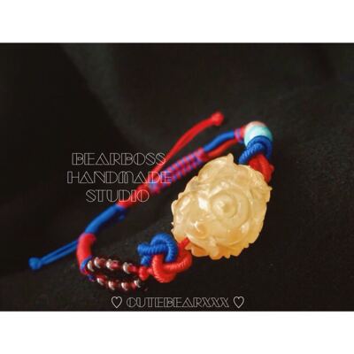 原创设计风编绳鸡油黄蜜蜡雕刻件