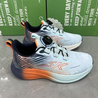 男童春夏轻便透气旋扣跑步鞋