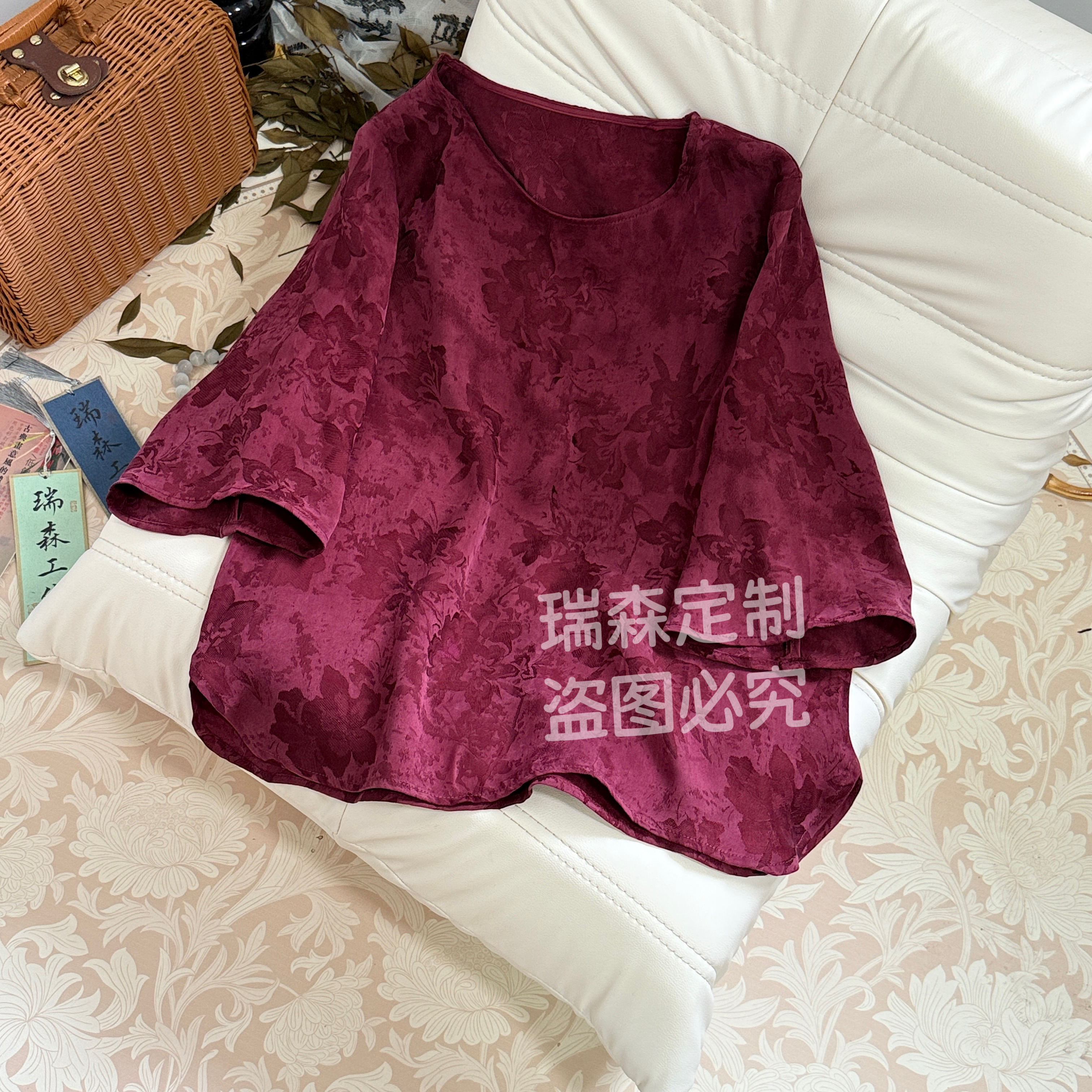 1045 霜感大王缎圆领提花短袖T恤上衣-胸围100-前长58后长62